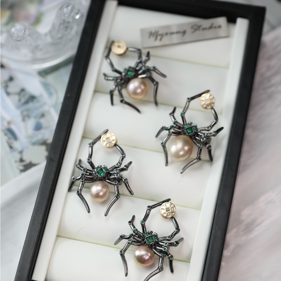 Spider brooch with large baroque Pearl - Convertible to necklace - Picture 3 of 5